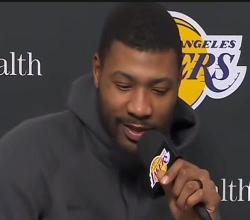 斯玛特:裁判不可能每个身体对抗都吹,所以我们得及时回防