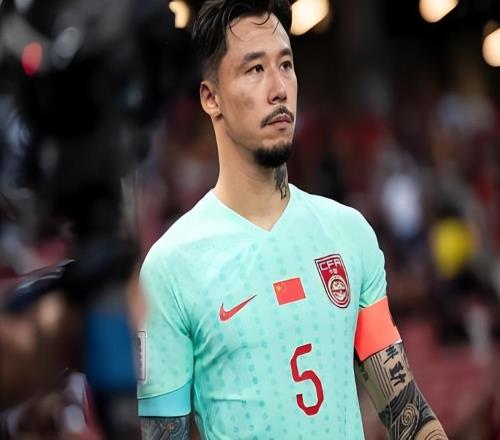 上港幸好没留下他!本赛季在新东家踢主力中卫,却两场比赛丢九球