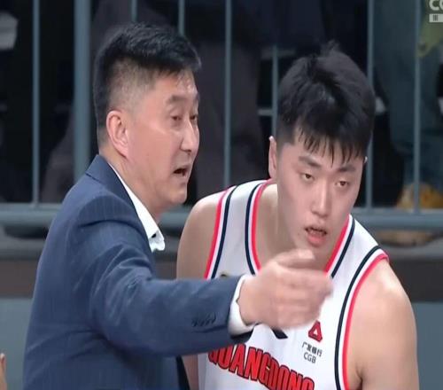 廣東男籃鋒線升級，臂展2米08NBA悍將加盟，和崔永熙組全新鋒線
