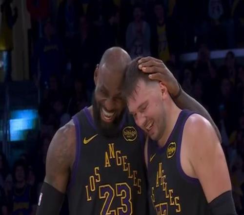 雷迪克:让东契奇打有球且让詹姆斯打无球是个挑战,篮球只有一个