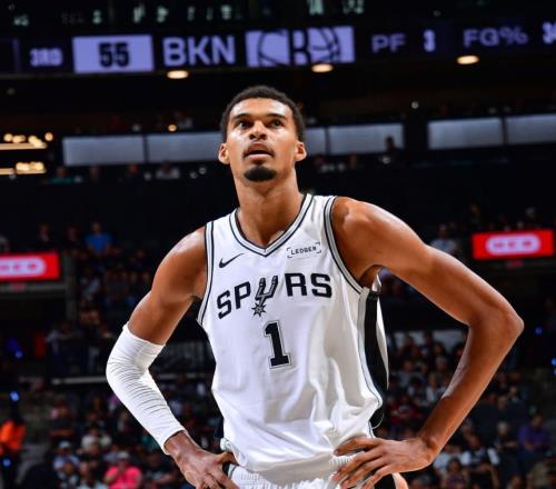 开季三战狂揽100分,文班亚马成历史第一人!