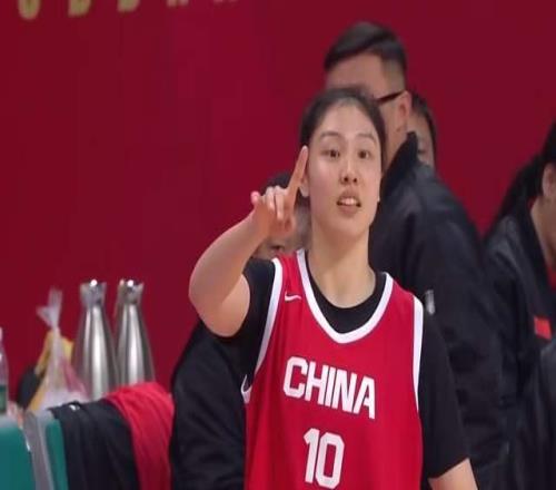 拒绝逆转!女篮6分险胜巴西队,大宝贝爆发独砍17+7,张子宇11+3