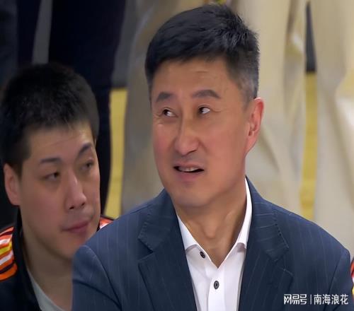 全场得3分!为何胡明轩场场拉胯却打30分钟球迷憋不住说出原因