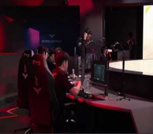 不敢想象HLE有多菜橫掃HLE的NS，被BFX橫掃，被DK二比一！