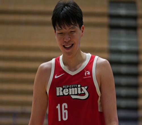 生涯首次!杨瀚森复出21+9+6+2+3帽创纪录率混音拒20分逆转