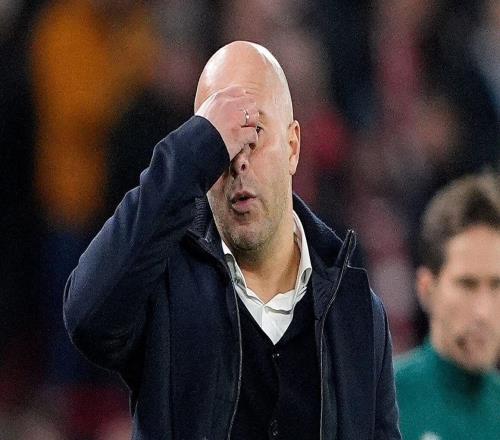 换五后卫阵型斯洛特:我现在甚至没有五名后卫可以用