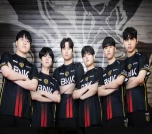 打哪個冠軍中單呢BFX掉落至敗者組決賽將迎戰DK與T1直接的勝者