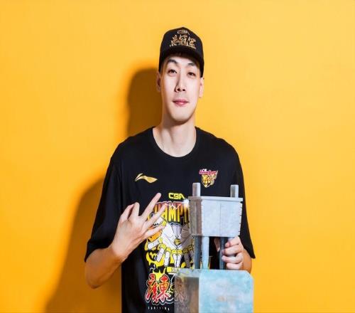 正式退役！CBA名將擔任廣東助教，輔佐杜鋒