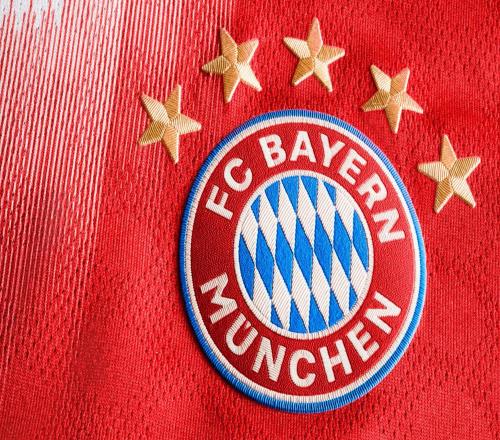 拜仁官方:已针对巴黎警方对球迷大巴发布临时限制令向欧足联提出抗议