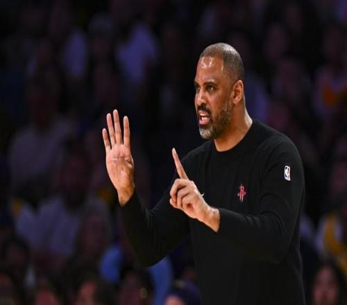 三分45.5%！場均14+2射手失業(yè)，他想留在NBA，但火箭鋒線富到流油
