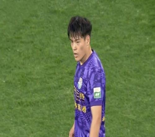 11脚精准传球,津门虎挖掘22岁小将于根伟用晚了后场3虎有潜力