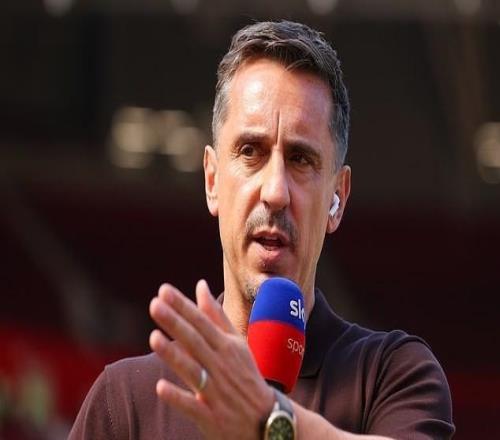 内维尔:凯尔凯兹的表现像个小孩到处乱跑,范戴克也很不稳定