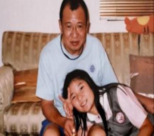 许绍雄女儿发文悼念父亲生忌:保留所有社交平台,延续"欢喜"精神