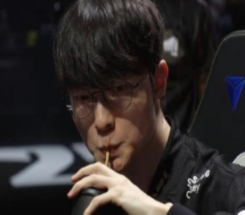 主持人小悠:T1還是太強了但AL也燃盡了圣槍哥真的沒有輸!