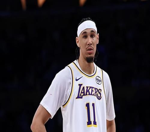 打强队还是显得效果一般,湖人替补中锋到了季后赛能否有所发挥