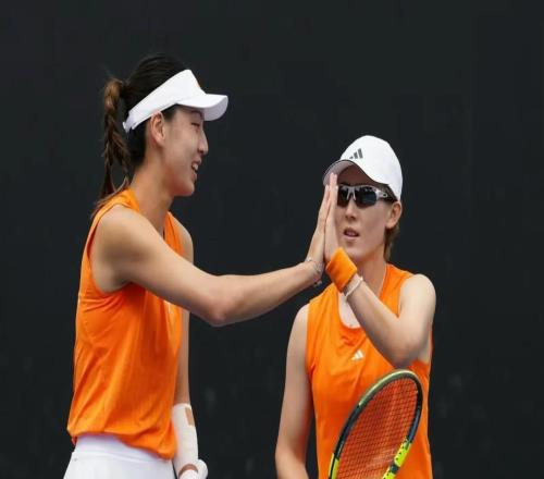 王欣瑜爆大冷拒握手震動輿論，網友：這件事力挺“賽右”姐妹