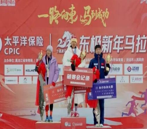 “最快女护士”新年跑马夺冠称会保持热爱！将获奖金一万五