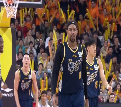 完爆怀特塞德+碾压麦基!广东队瞄准2米08空间型内线,保底总决赛