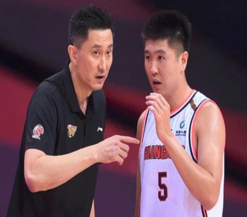 前广东男篮神射锋线和新疆男篮合练，场均12.2分，刘玮非常满意