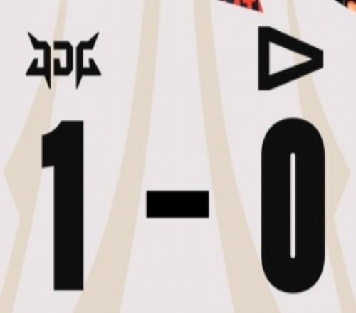 钝刀割肉！GALA伊泽瑞尔+Vampire卡尔玛打穿下路JDG赢首局