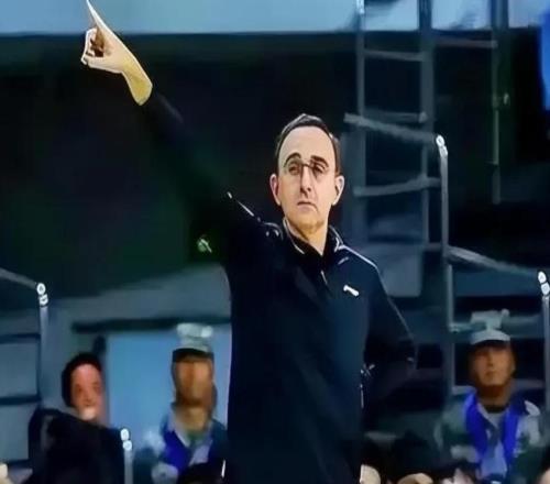 新官上任三把火，烏戈重用3人打臉楊鳴，最大引援被貶為替補