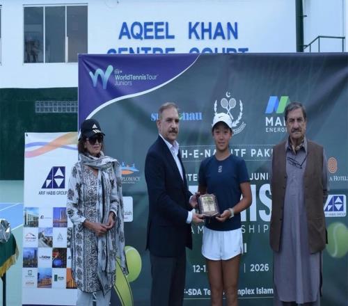 豪夺3冠1亚！中国女网13岁天才新星崛起：郑钦文王欣瑜后继有人