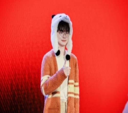 T1CEO赵麻石回复粉丝:新队服不是番茄