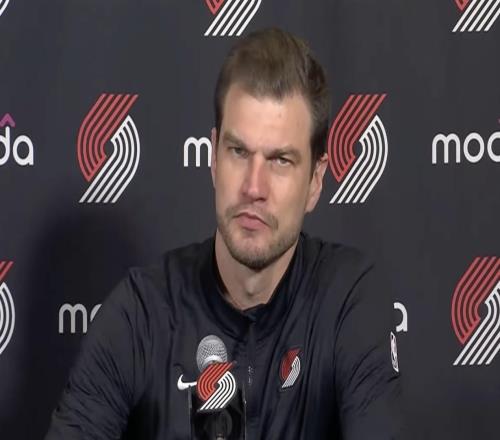 斯普利特:尝试不同策略依旧无法限制掘金,五连客战绩本能更好