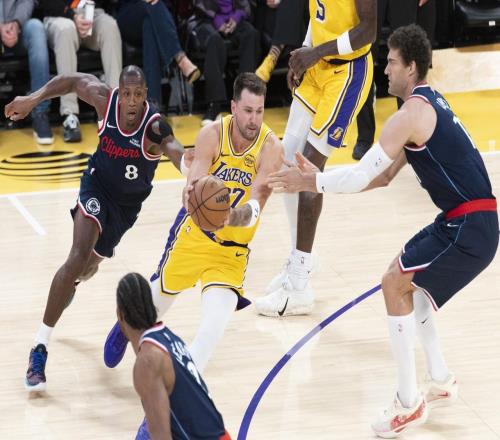 愛德華茲40+6無緣今日最佳球員！因為東契奇38+6+11+3打爆快船！