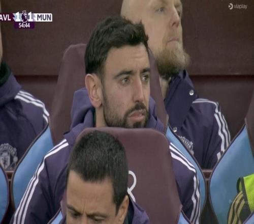 B費(fèi)客戰(zhàn)維拉半場過后被替換下場，曼聯(lián)生涯第三次半場被換下