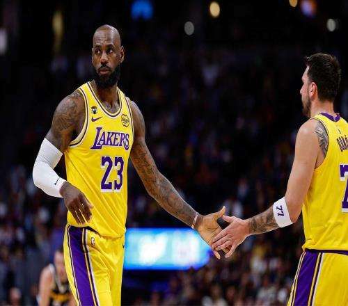 有意思，勇士隊格林評估了由詹姆斯和東契奇領銜的湖人隊奪冠前景