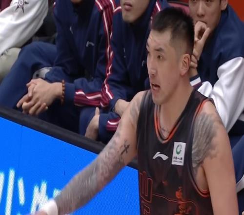 山东掀翻联盟第一,拒绝27分大逆转,三外援发威,陈林坚是功臣