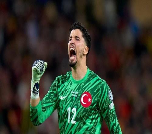 土媒：贝西克塔斯夏窗想签巴因迪尔，曼联要价500万600万欧