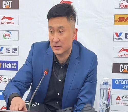 不打了!杜锋公布意外决定,两大主力退赛,四连客或吞两连败