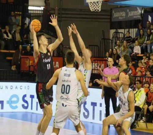 余嘉豪2.8萬里馳援郭士強，他是戰(zhàn)勝日本男籃的最后底牌