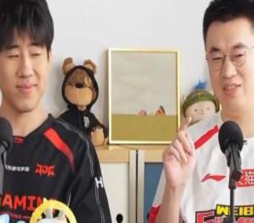 暗示谁呢xiaohu：我搭档过的队友很多玩卡莎的和他们都说别飞下一秒就飞了