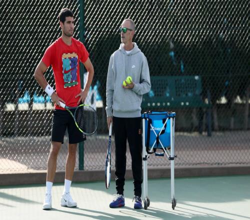 阿卡教练评价阿卡想回家言论：需克制情绪，红土赛季尽可能全勤