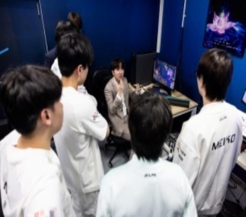 全神班“神”就神在這！FPX目前1勝9負唯一一勝為對陣iG時橫掃取得