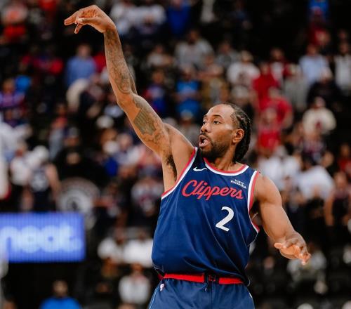 哈登轰30+5+8仍无缘今日最佳！对不起，你碰到不讲理的小卡了