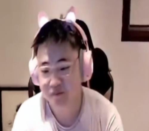 Uzi宣布本月停播：最近家裏有點事處理下忙完這陣下個月好好開播