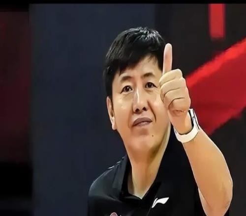 赛季首秀爆冷输球,山东旧帅被喊下课也白搭,人家手握免罪金牌呢