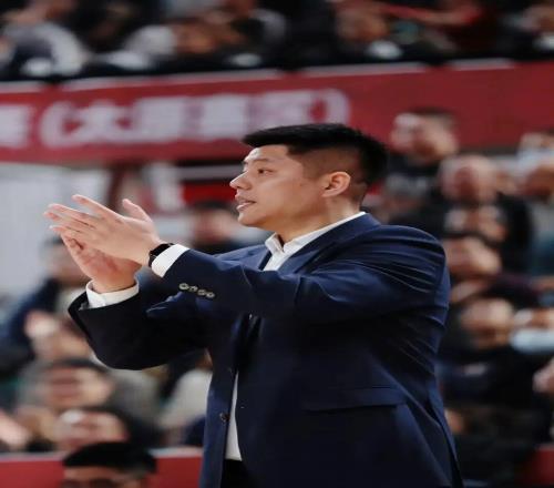 断崖式下滑!CBA三分王成铁匠,四年顶薪合同