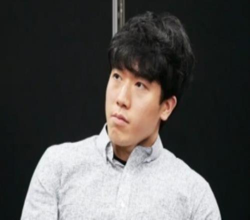 网友发帖:在惨遭让二追三后教练cvmax疑似停车场当众训斥DK队员