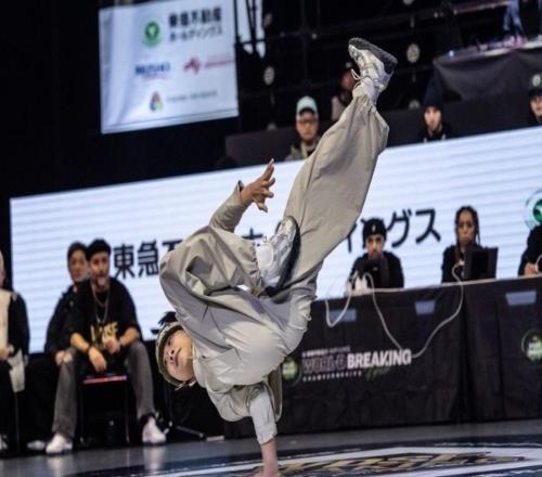 连胜三位日本选手,中国小将郭朴首夺霹雳舞世锦赛冠军!