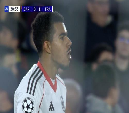 巴萨各项赛事近16比赛仅1次零封,其中15场合计丢了27球