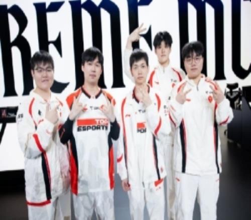 LPL发布TES赛后返图：凝心共进，并肩向前