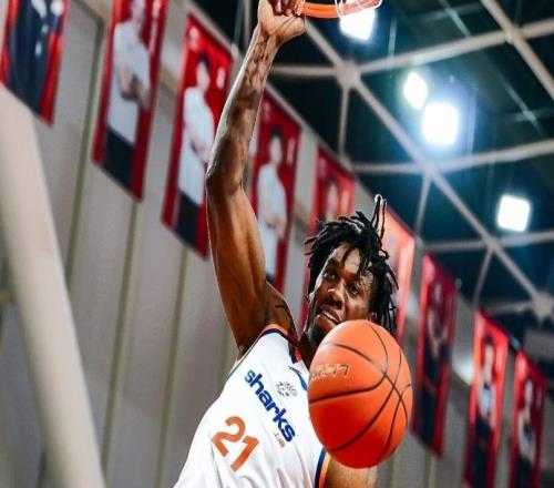 CBA官方：怀特塞德当选月最佳防守球员战广东狂抢26板4帽