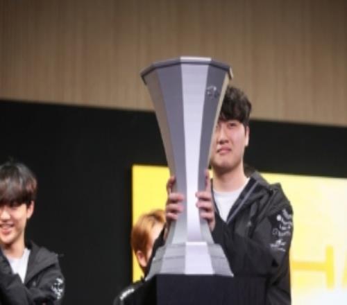 韩媒记者：BFX更换了对阵DNS的首发中单Daystar替换Vicla