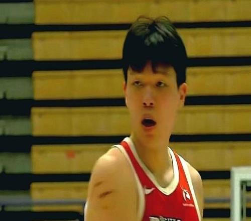 游刃有余，楊瀚森G聯賽出場31分鐘，12中6砍22分7板3助1斷2帽