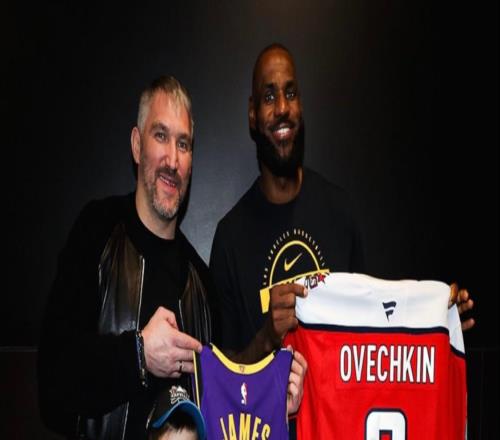 迈克布朗:詹姆斯天赋非常强!人品更是无法被挑剔!